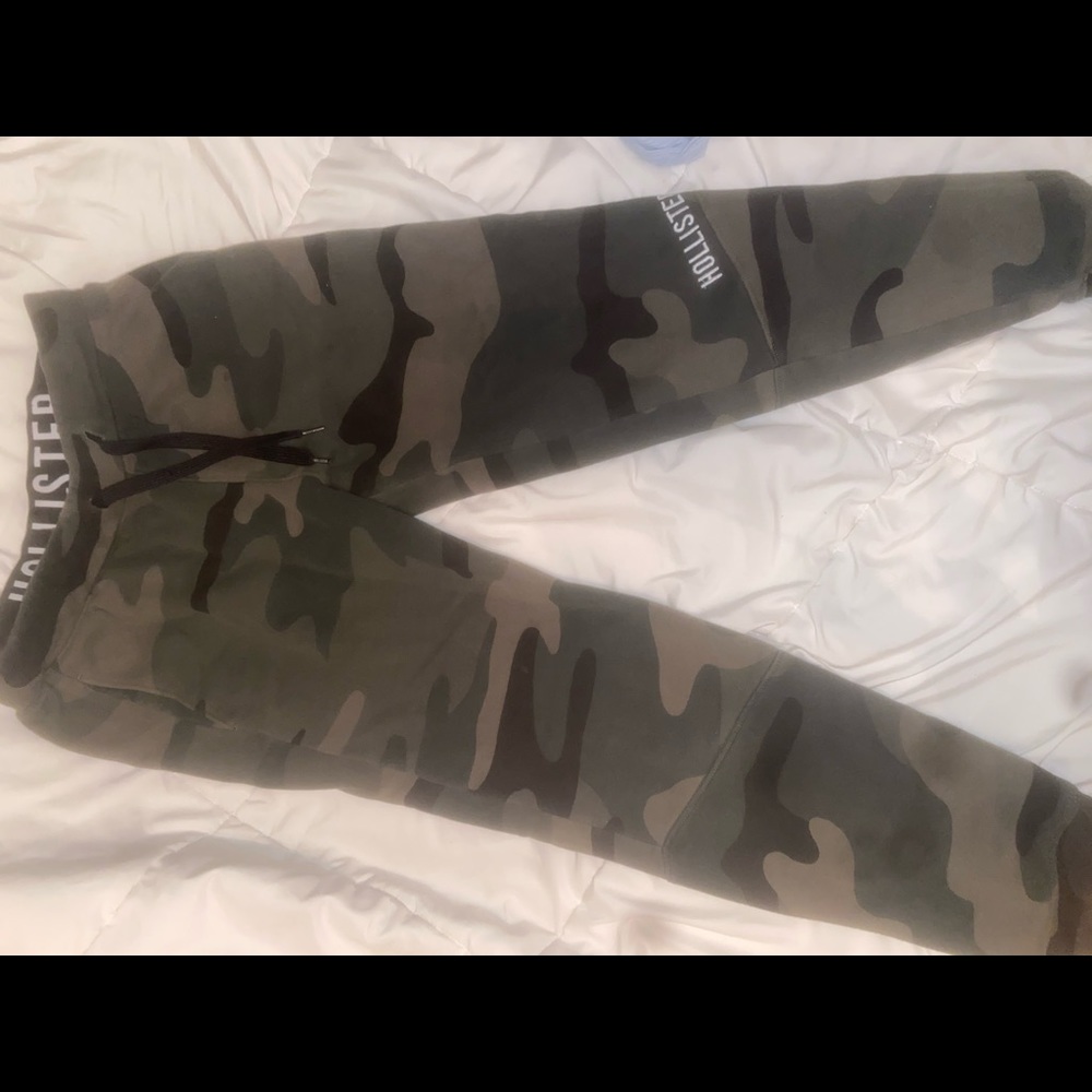 Boys camo sweatpants size Medium